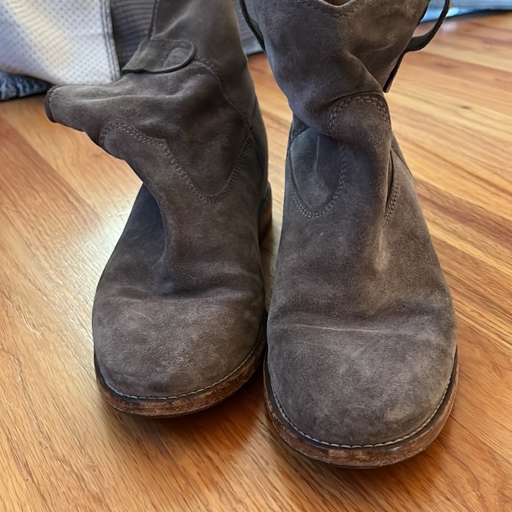 The bottoms have been resoled - Picture 5 of 6